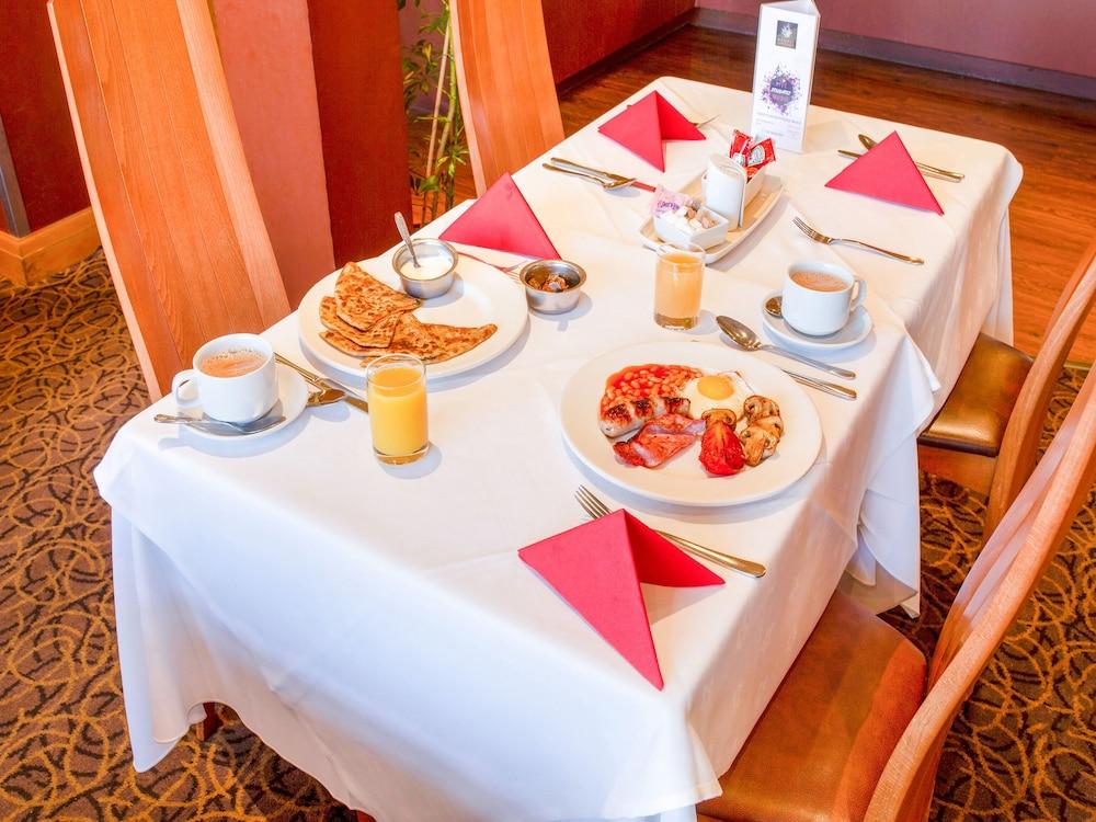 Mehfil Hotel Хитроу Экстерьер фото