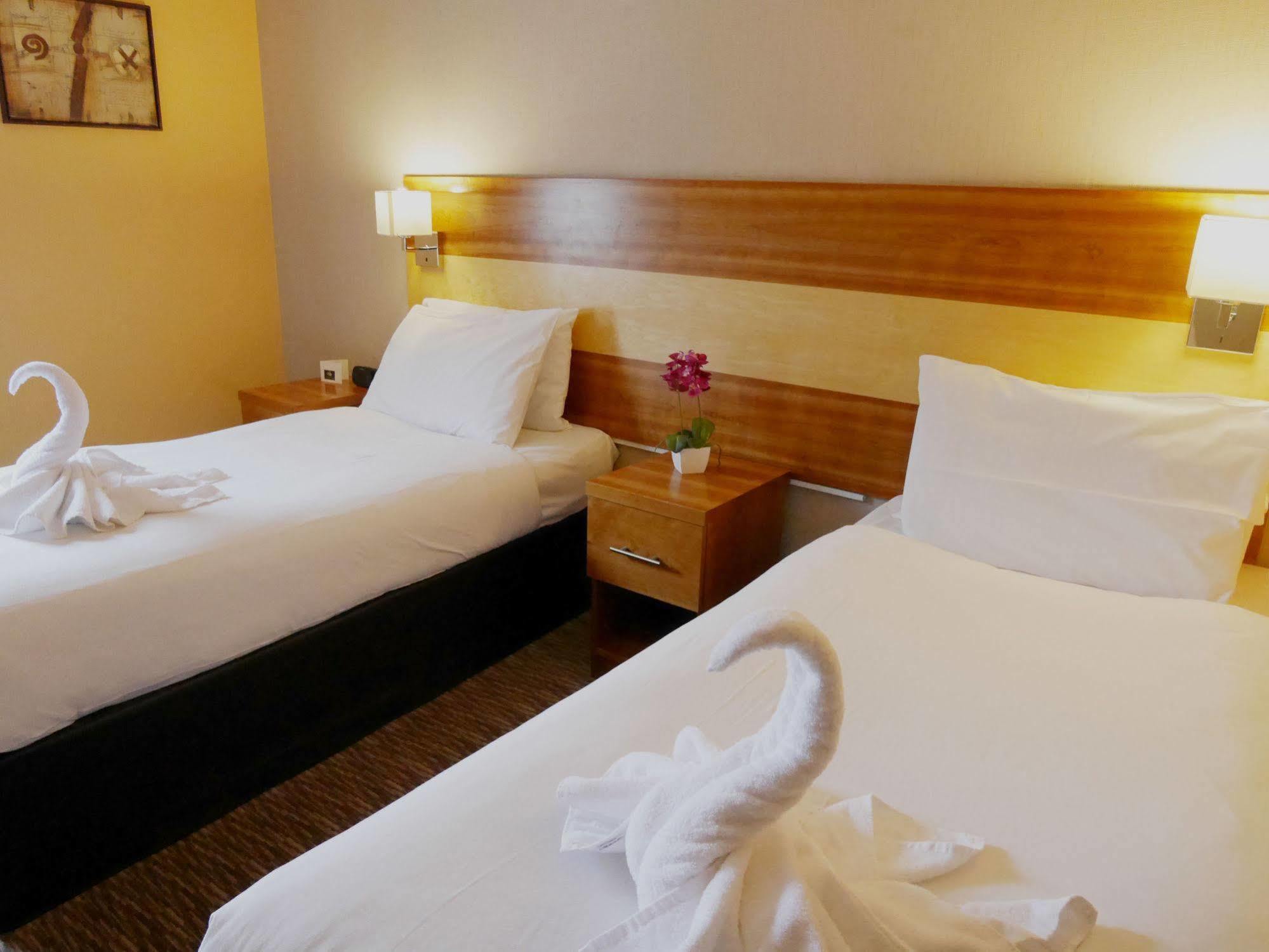 Mehfil Hotel Хитроу Экстерьер фото