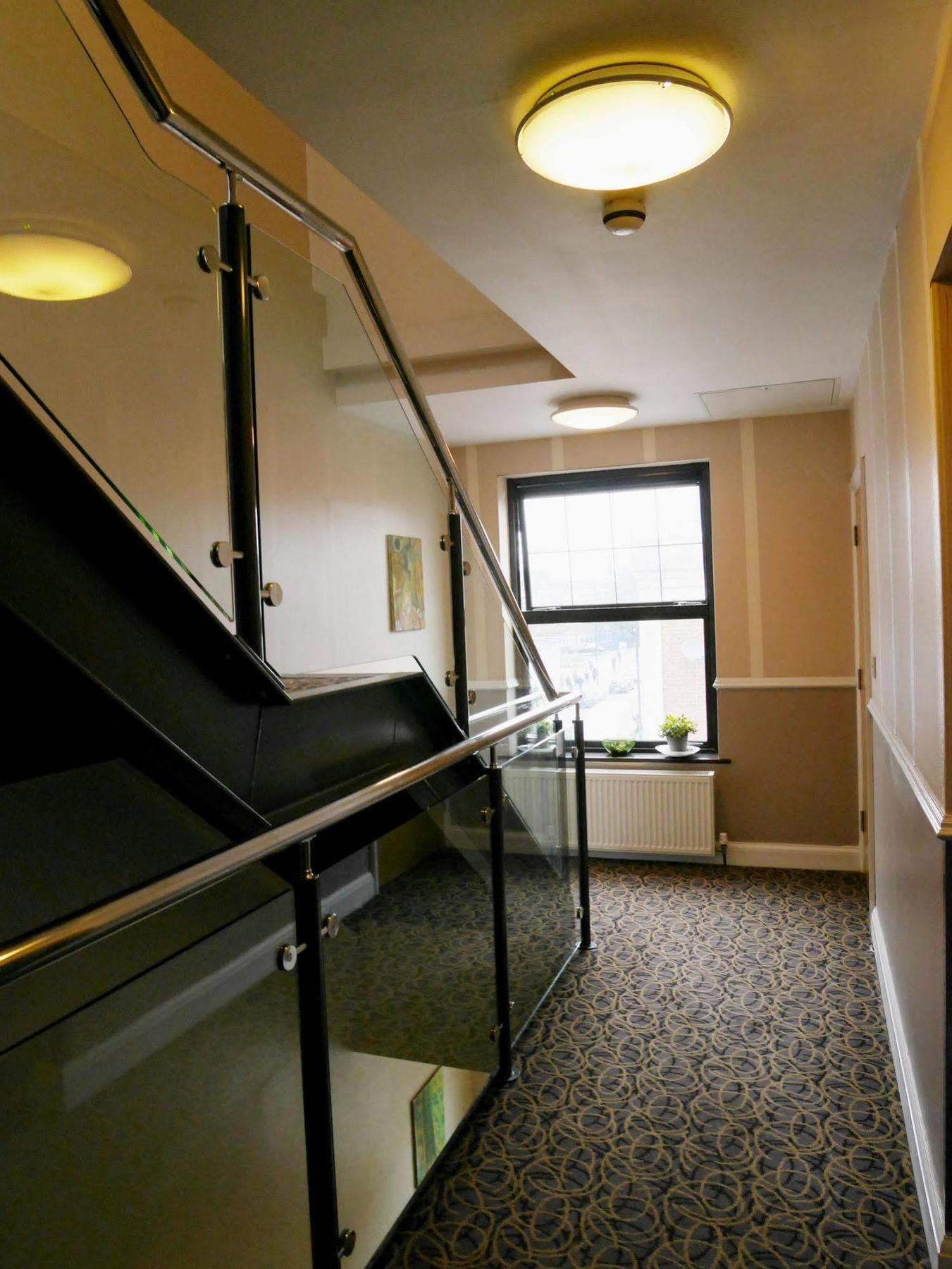 Mehfil Hotel Хитроу Экстерьер фото