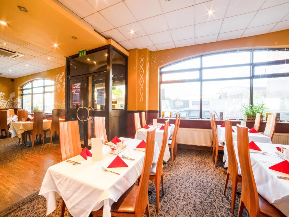Mehfil Hotel Хитроу Экстерьер фото